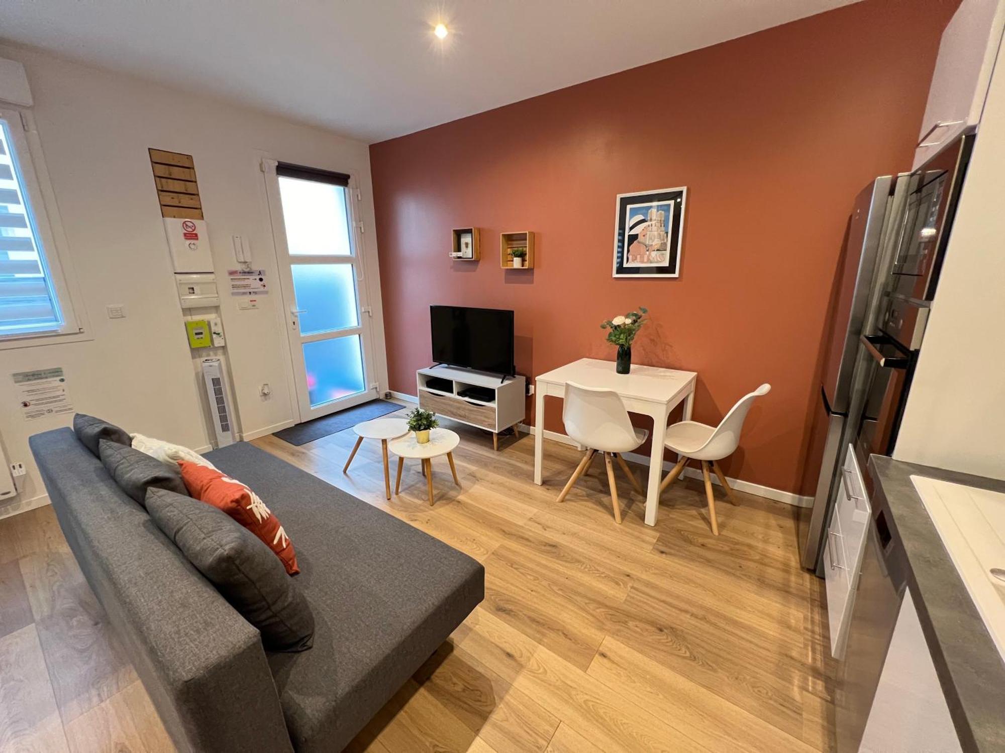 Le Remois - Charmant T2 - Renove - Parking - Cour Privative - Wifi Reims Buitenkant foto