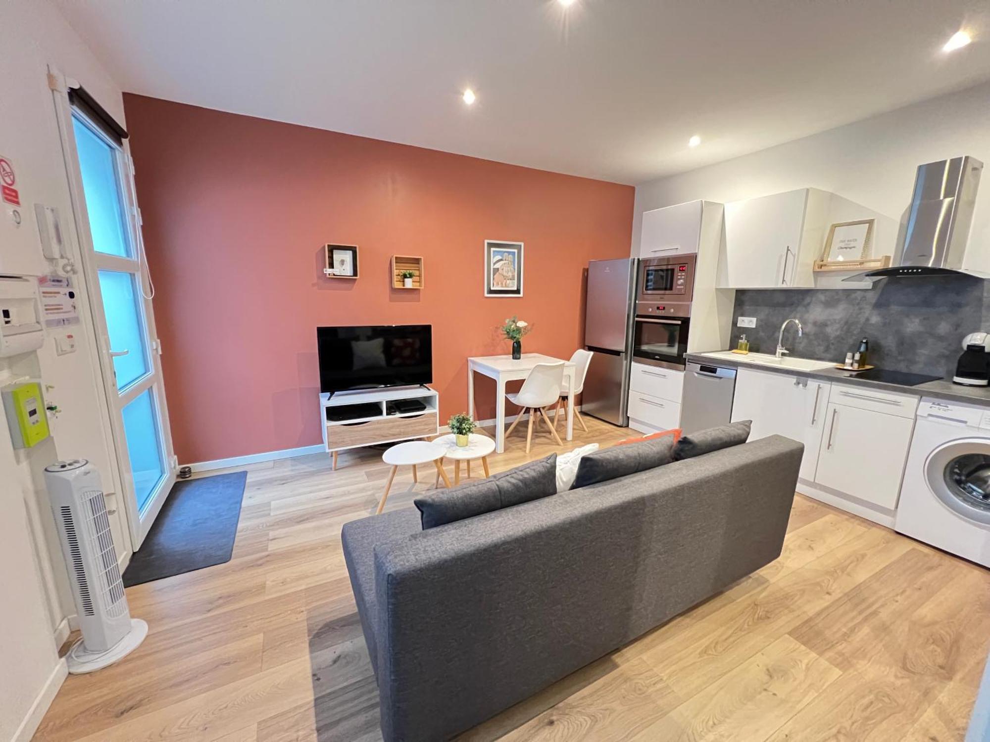 Le Remois - Charmant T2 - Renove - Parking - Cour Privative - Wifi Reims Buitenkant foto